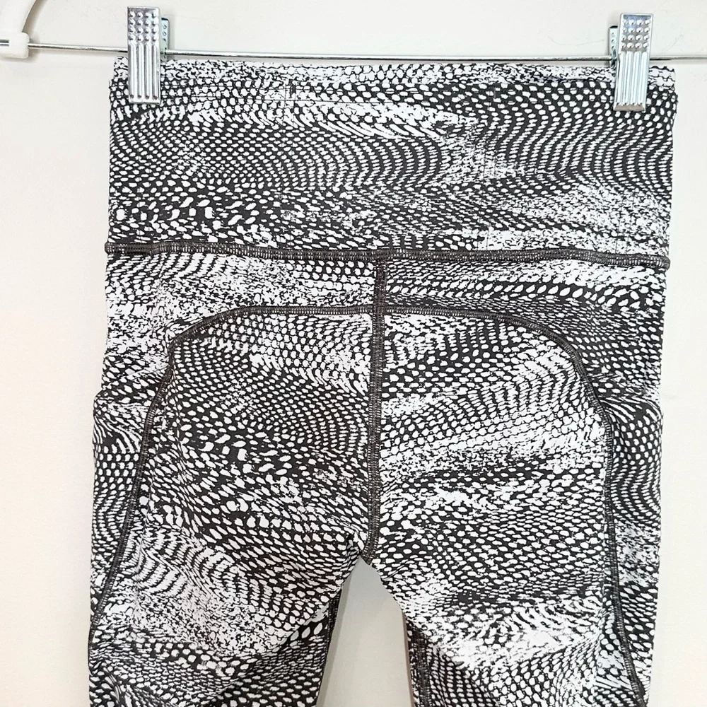 Lululemon In Movement Crop Everlux 19